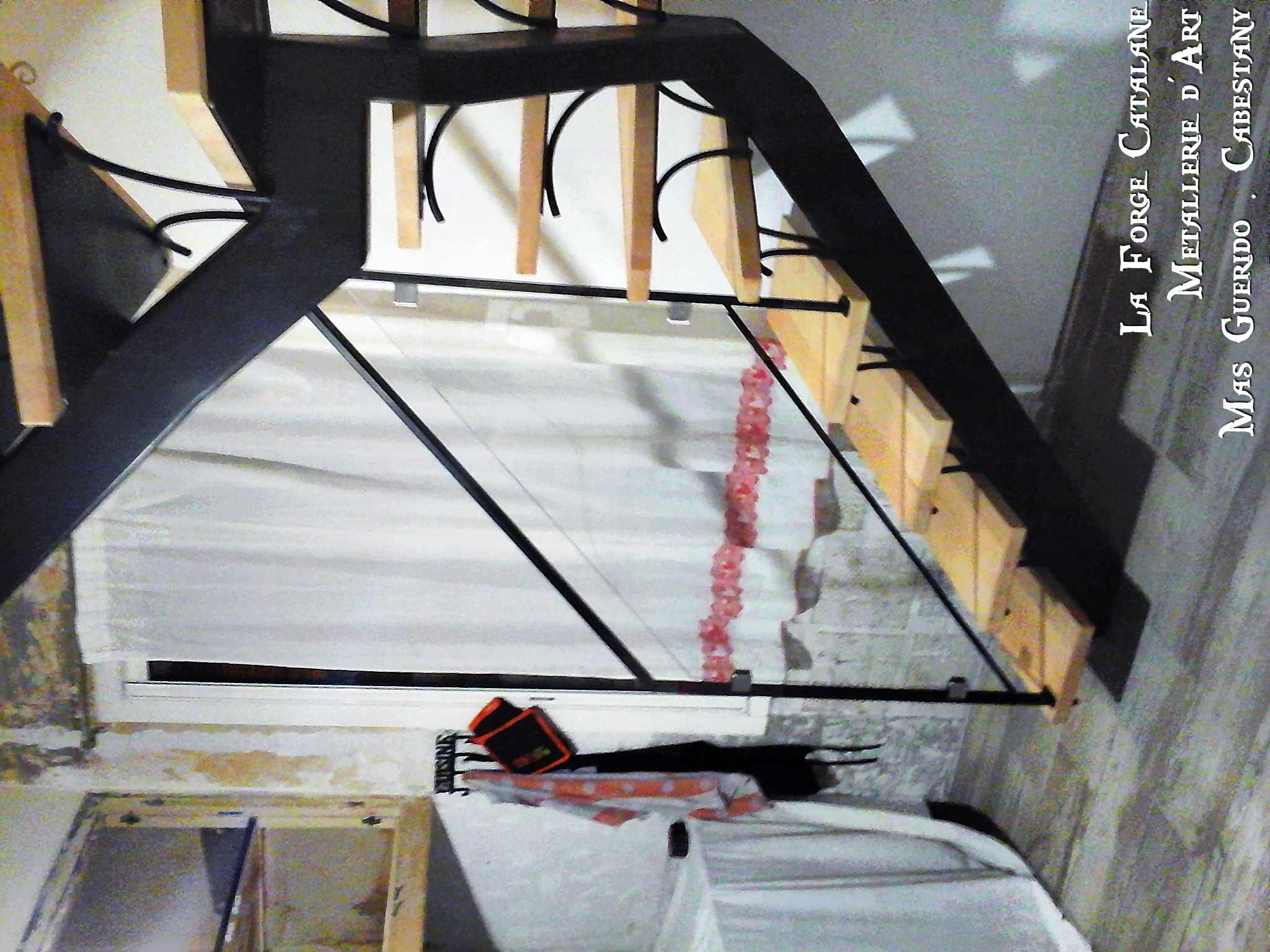 escalier limon central double quart tournant marches hetre forge catalane 2.jpg